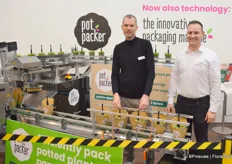 Weber presents the Pot Packer, a machine that can pack potted plants in paper sleeves automatically. On the photo Olaf Amende and Timo Kauke